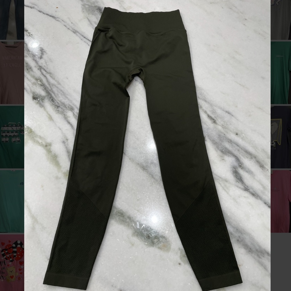 Never worn Lululemon leggings green size 4